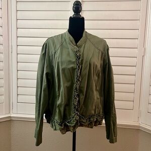 Green khaki jacket with ruffles and buttons. #plussize